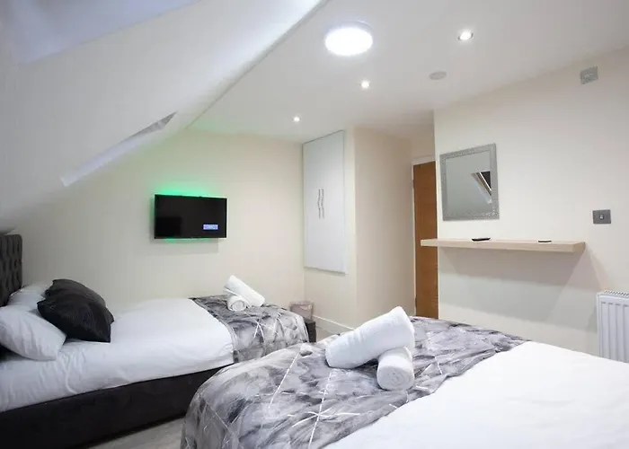 6 Bedroom House 10Min Drive From City Centre Manchester